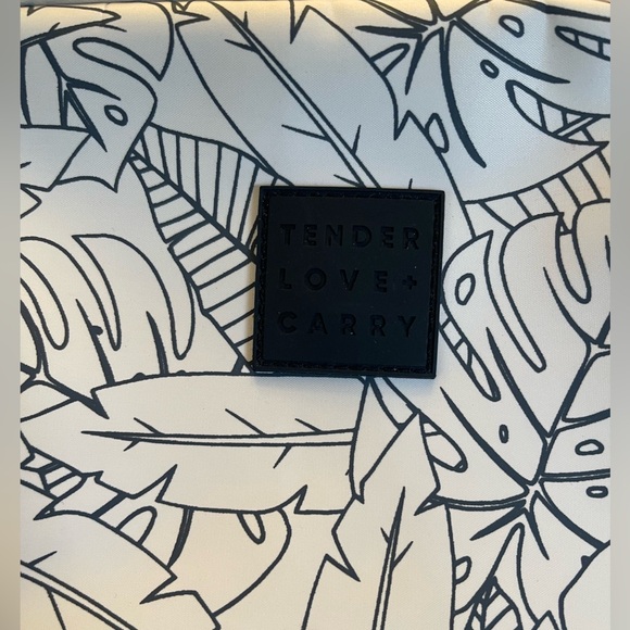 Tender Love Carry Hanging Travel Bag, Toiletry Bag, Makeup Bag for Women - Picture 3 of 11